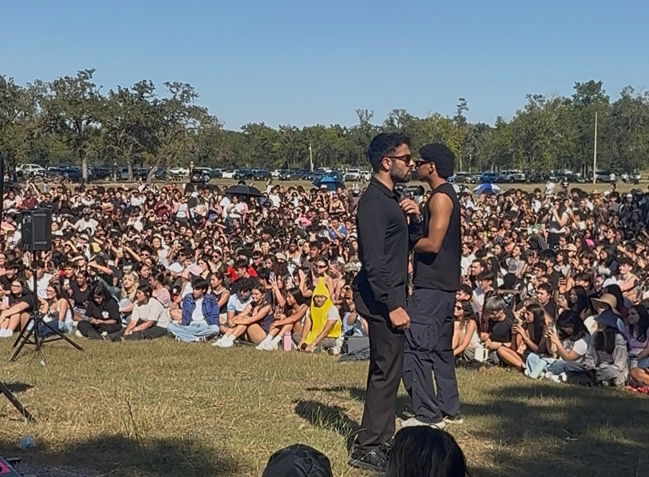 Mayer Security agent maintaining visual line during the Daniel Caesar concert